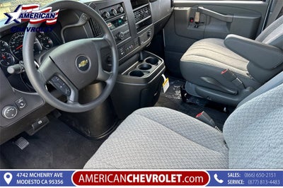 2025 Chevrolet Express Passenger 3500 1LT