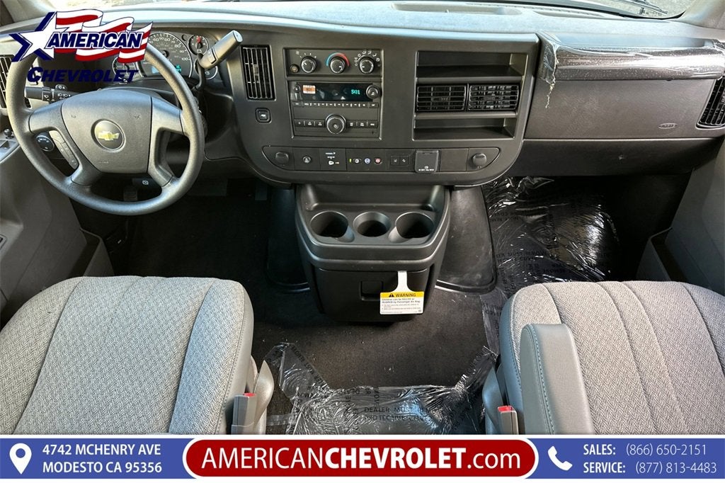 2025 Chevrolet Express Passenger 3500 1LT