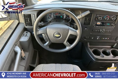 2025 Chevrolet Express Passenger 3500 1LT