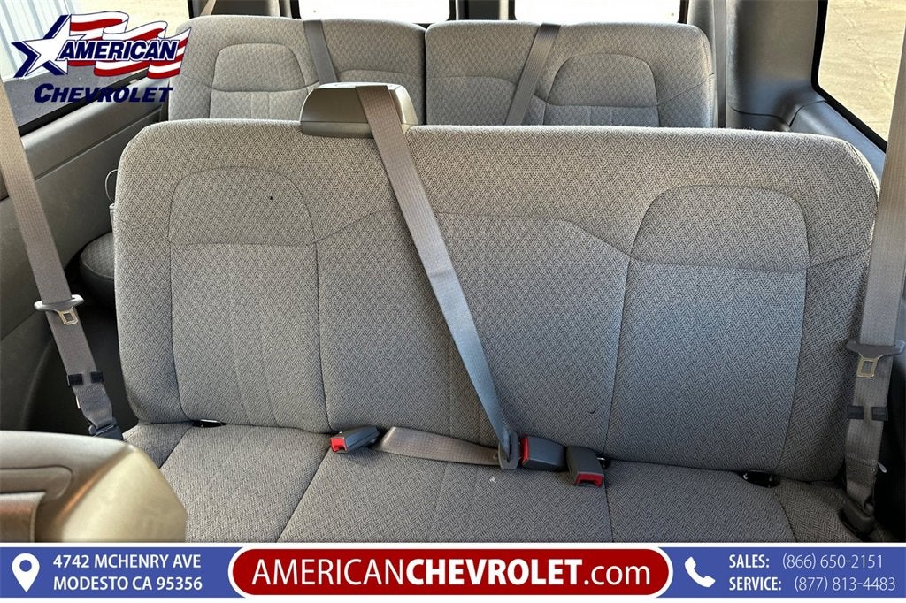 2025 Chevrolet Express Passenger 3500 1LT