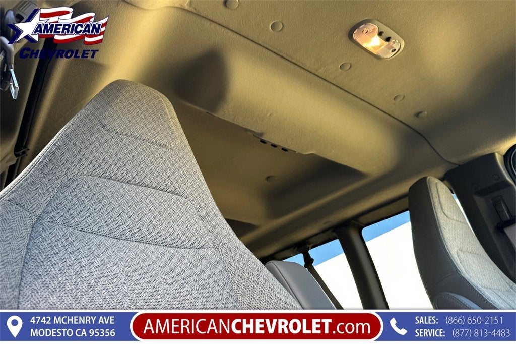 2025 Chevrolet Express Passenger 3500 1LT