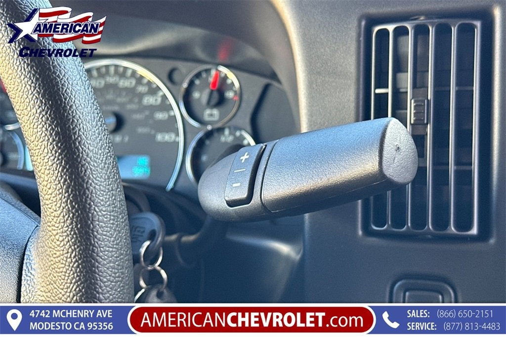 2025 Chevrolet Express Passenger 3500 1LT