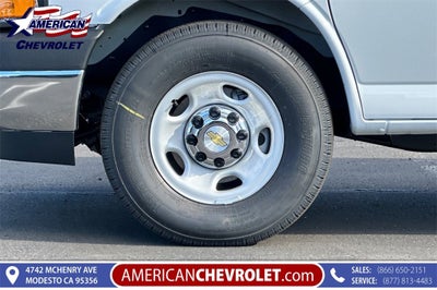 2025 Chevrolet Express Passenger 3500 1LT