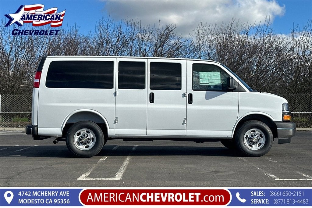 2025 Chevrolet Express Passenger 3500 1LT