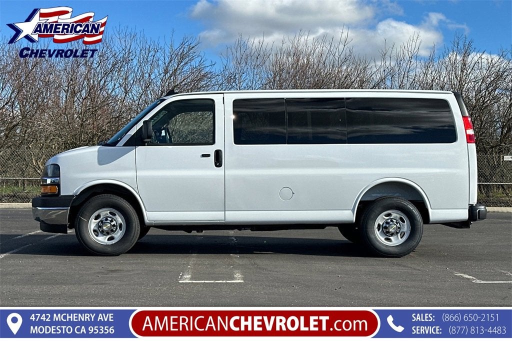 2025 Chevrolet Express Passenger 3500 1LT