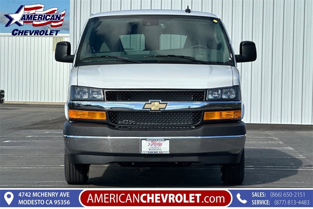 2025 Chevrolet Express Passenger 3500 1LT