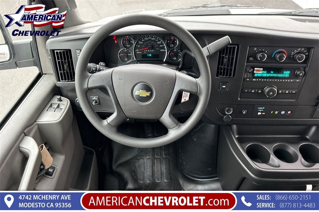 2025 Chevrolet Express Cargo 3500 WT
