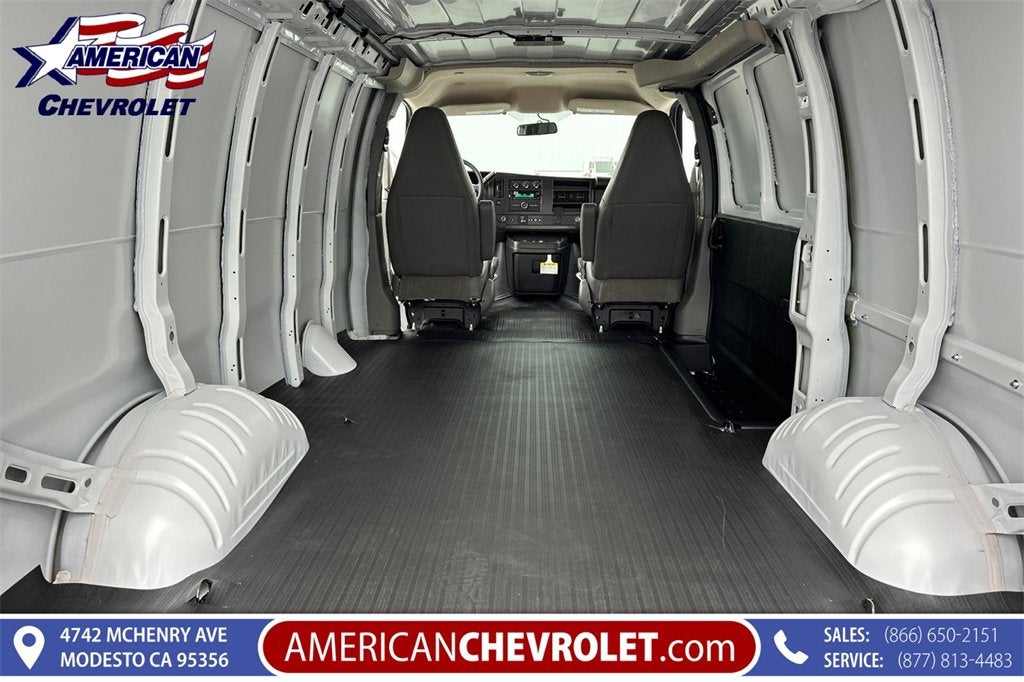 2025 Chevrolet Express Cargo 3500 WT