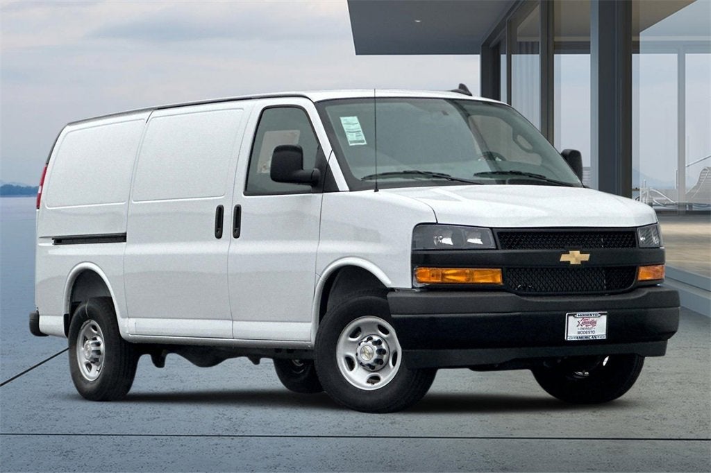 2025 Chevrolet Express Cargo 3500 WT