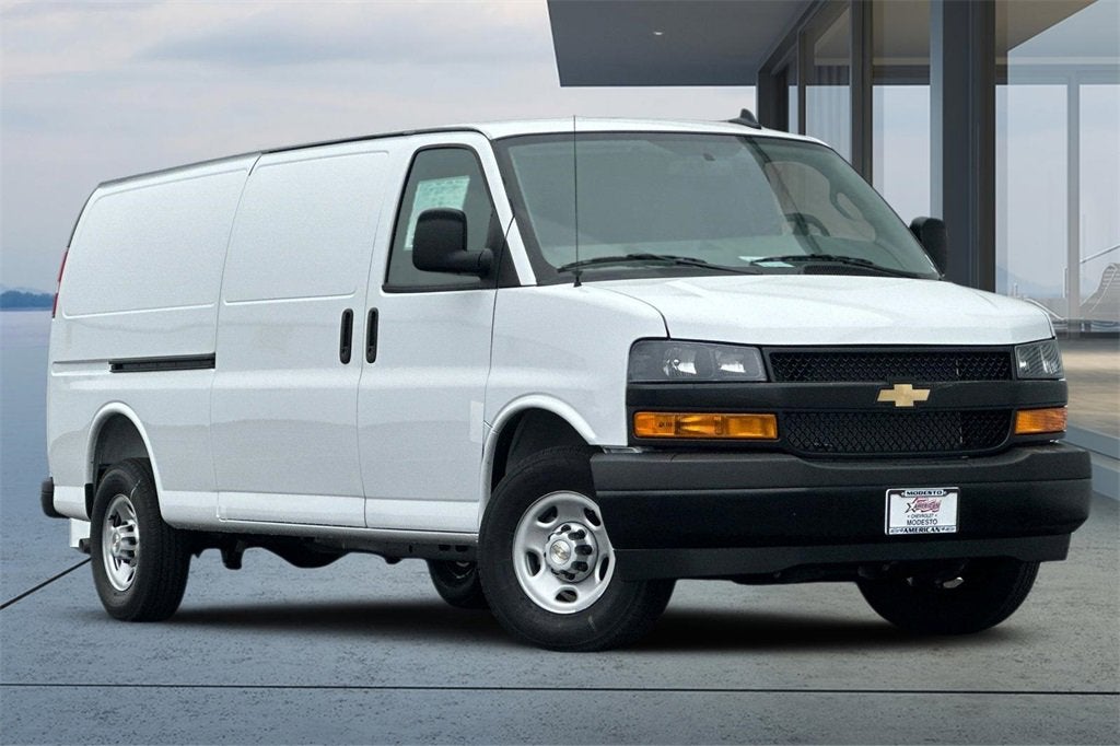 2025 Chevrolet Express Cargo 3500 WT
