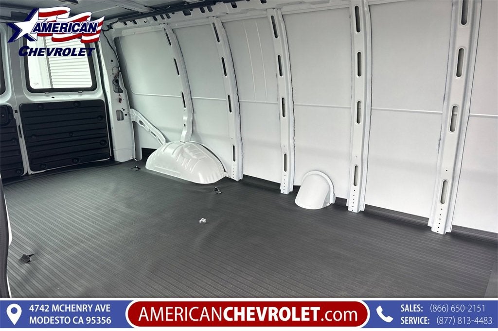 2025 Chevrolet Express Cargo 3500 WT