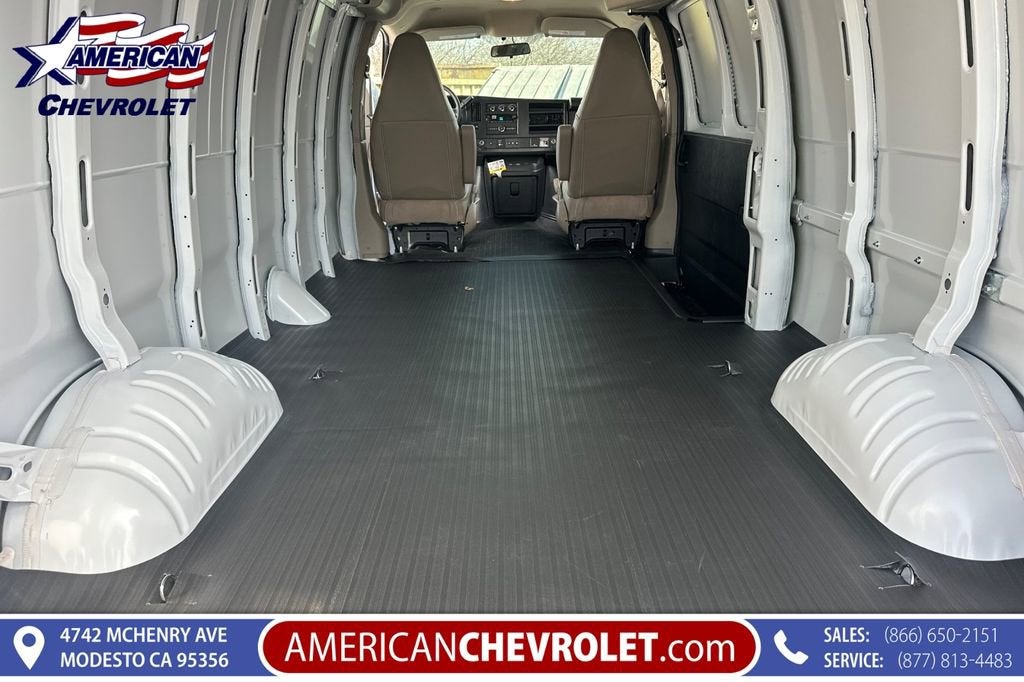 2025 Chevrolet Express Cargo WT