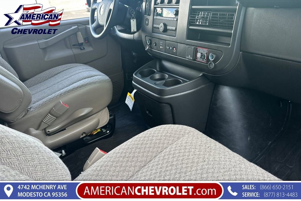 2025 Chevrolet Express Cargo WT