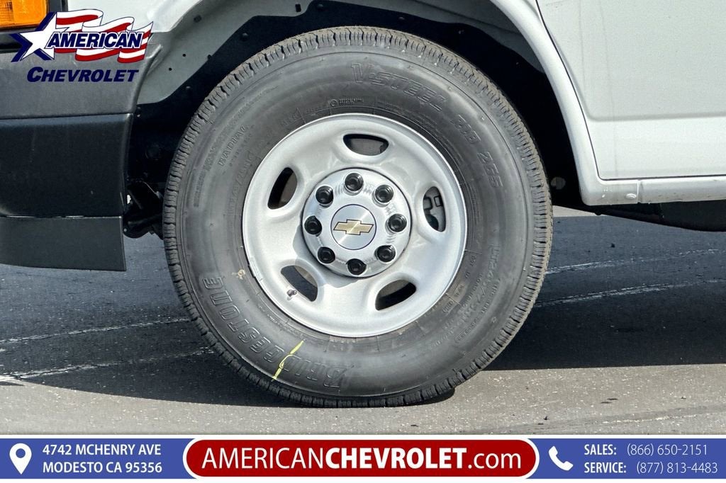 2025 Chevrolet Express Cargo WT