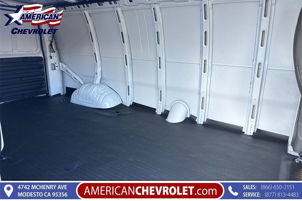 2025 Chevrolet Express Cargo 3500 WT