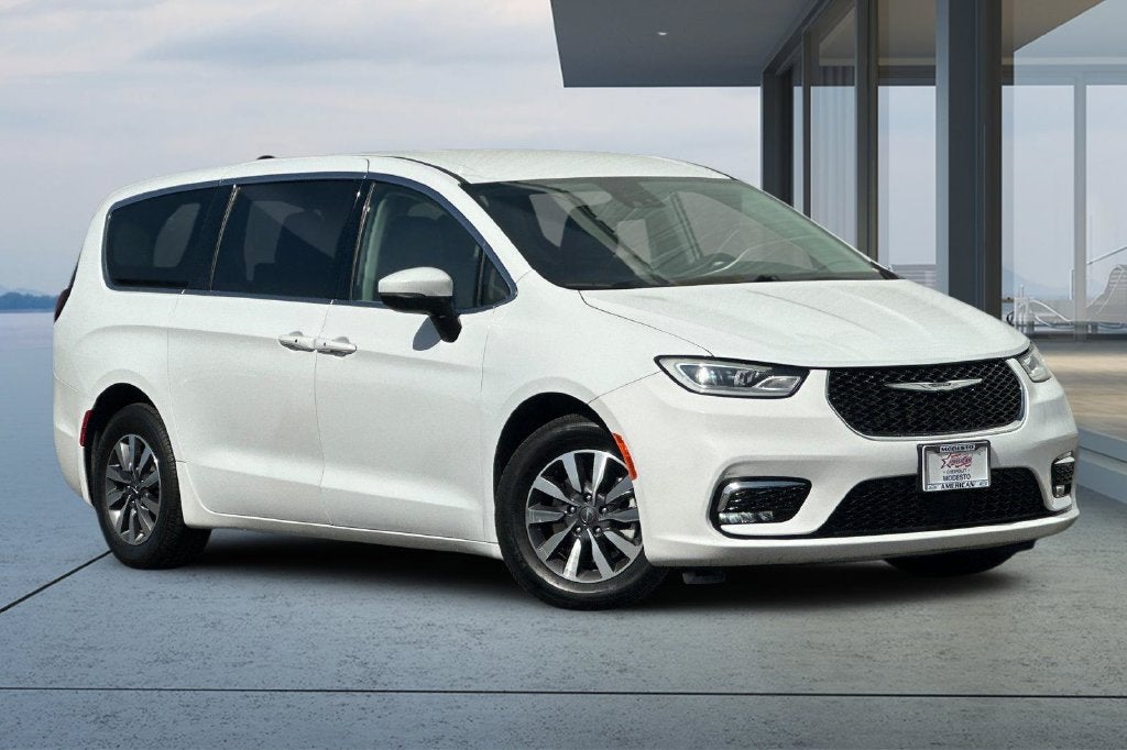 2023 Chrysler Pacifica Hybrid Touring L