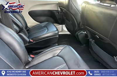 2023 Chrysler Pacifica Hybrid Touring L