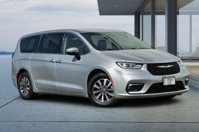 2023 Chrysler Pacifica Hybrid Touring L