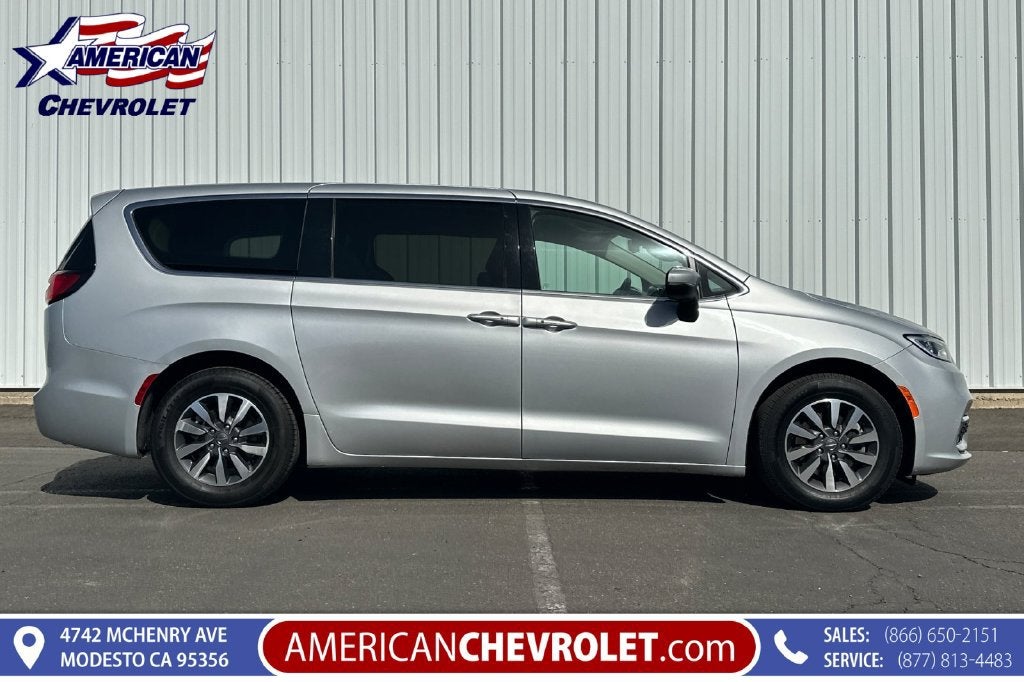 2023 Chrysler Pacifica Hybrid Touring L