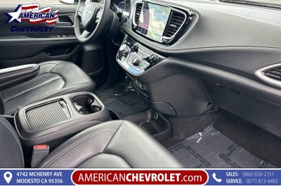2024 Chrysler Pacifica Hybrid S Appearance Pkg