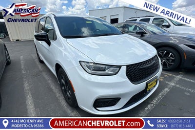 2024 Chrysler Pacifica Hybrid S Appearance Pkg