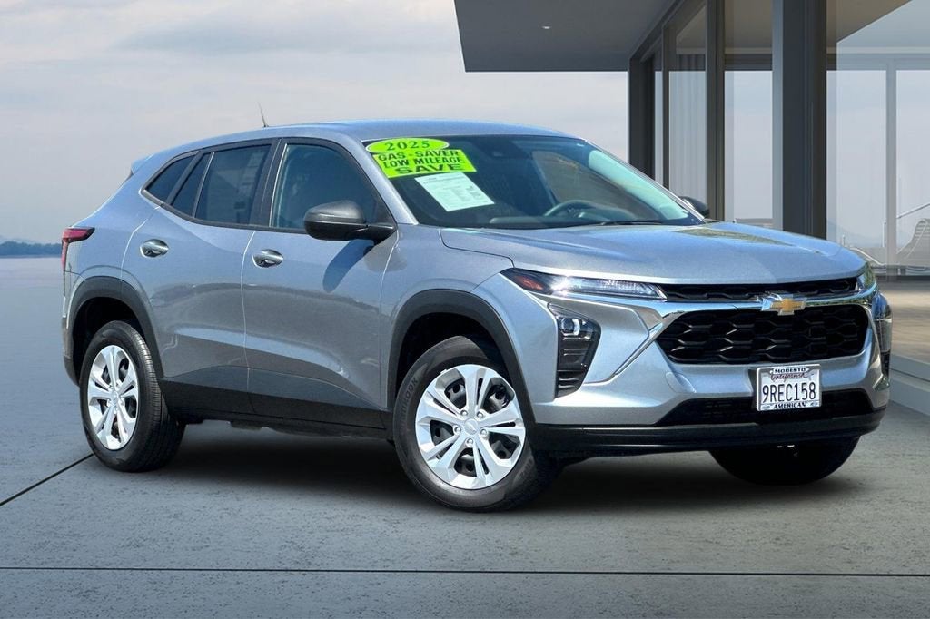 2025 Chevrolet Trax LS
