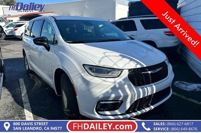 2025 Chrysler Pacifica Select