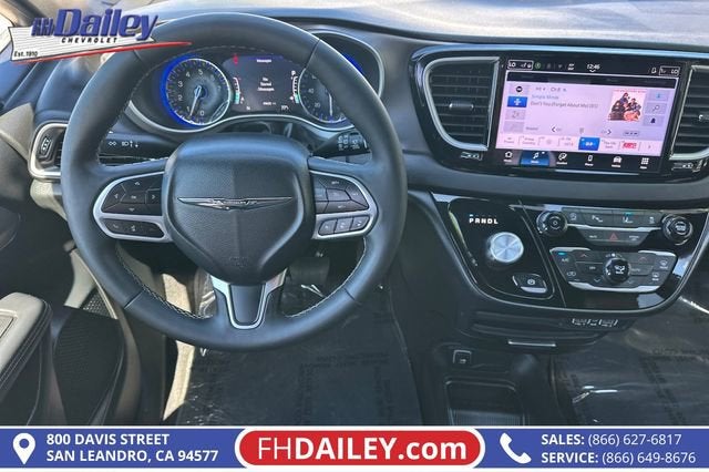 2025 Chrysler Pacifica Select