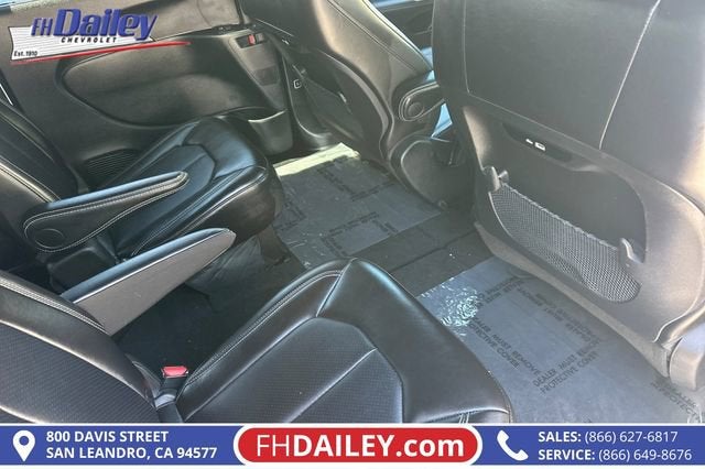 2025 Chrysler Pacifica Select