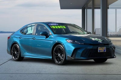 2025 Toyota Camry SE