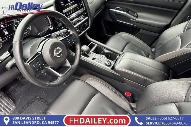 2025 Nissan Pathfinder SL