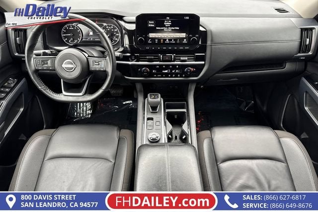 2025 Nissan Pathfinder SL