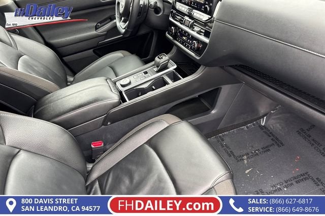 2025 Nissan Pathfinder SL