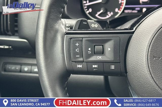 2025 Nissan Pathfinder SL