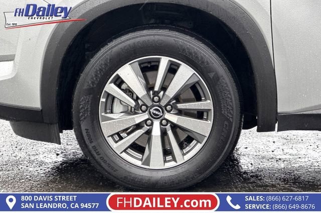 2025 Nissan Pathfinder SL