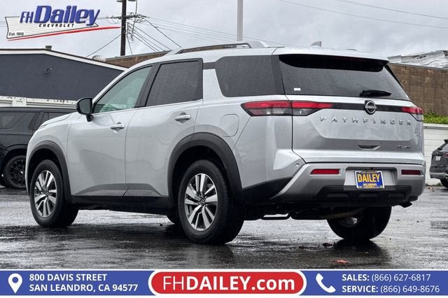 2025 Nissan Pathfinder SL