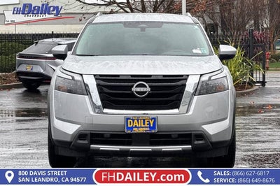 2025 Nissan Pathfinder SL