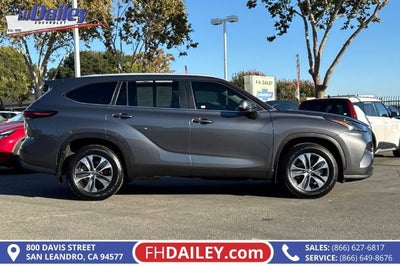 2024 Toyota Highlander LE