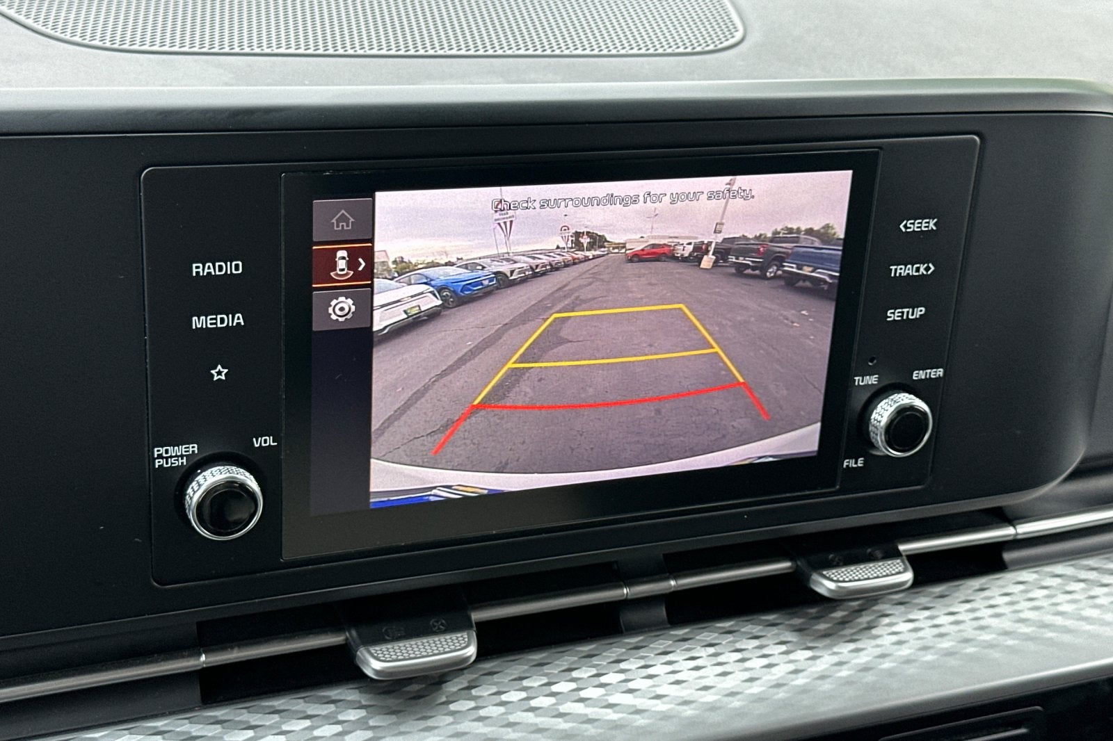 2024 Kia Carnival LX