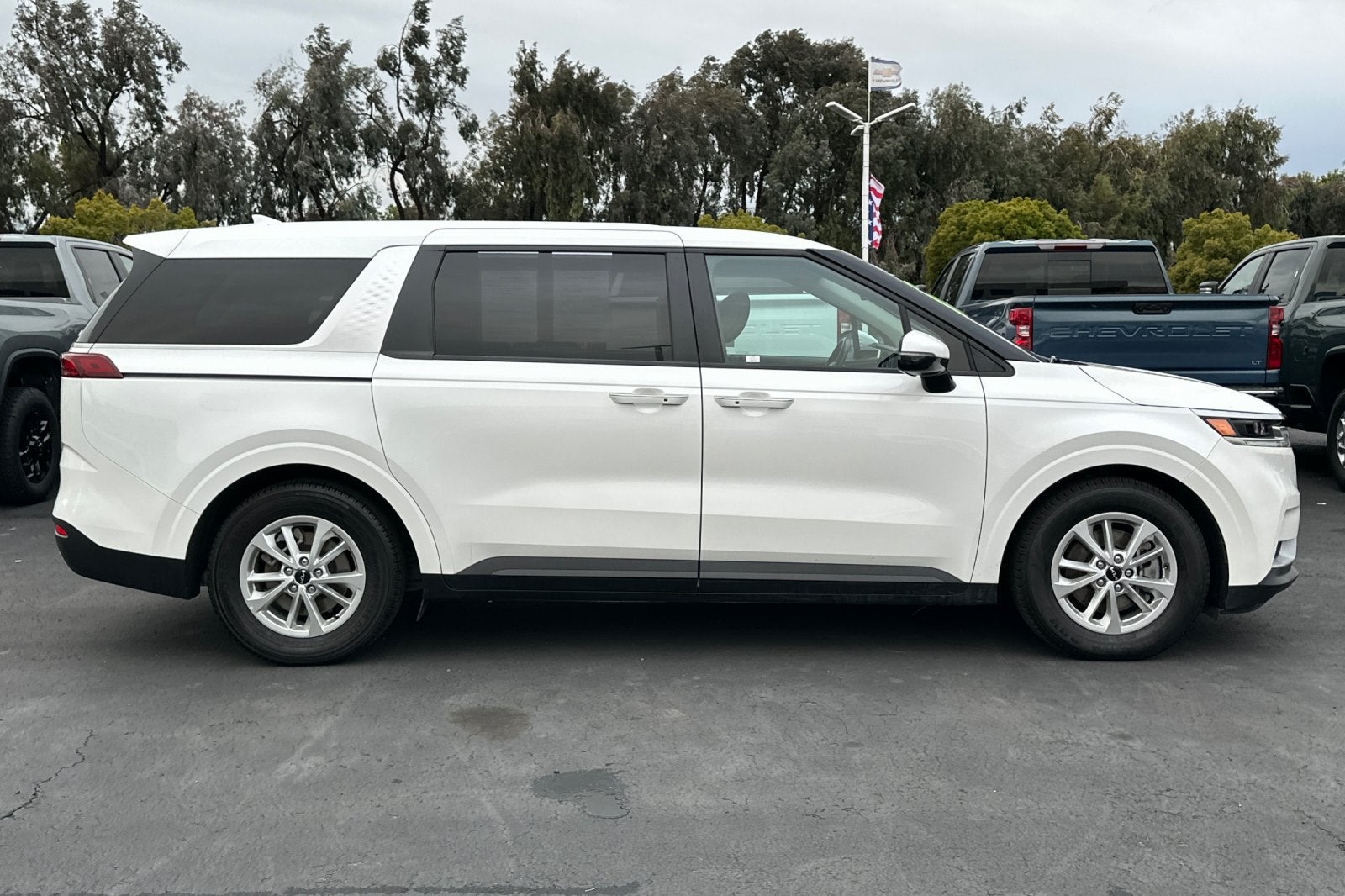 2024 Kia Carnival LX